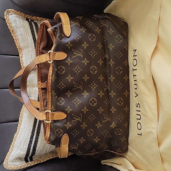 Louis Vuitton tote - Picture 1 of 8